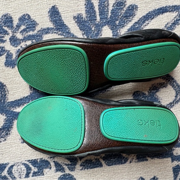 Tieks Matte Black Leather Foldable Flats - Picture 10 of 16